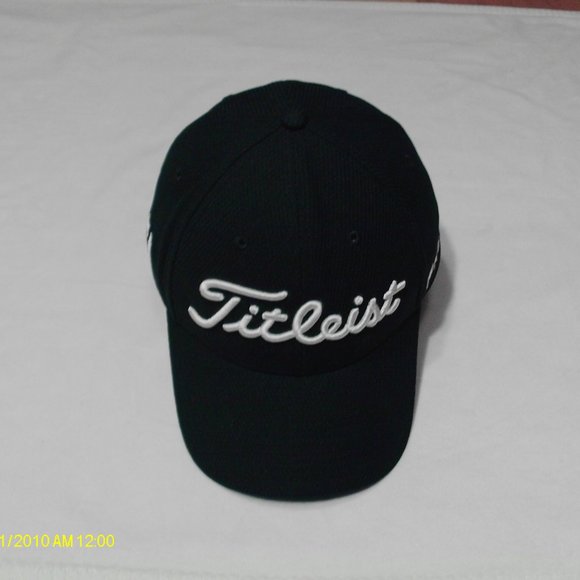 FootJoy Golf Jacket with Titleist Men's Golf cap - Picture 3 of 9